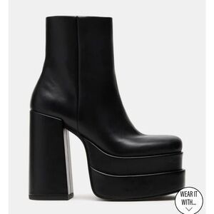 Steve Madden Cobra black leather